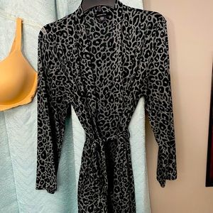 Jones New York knee length leopard print robe